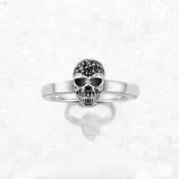 Anello con teschio nero