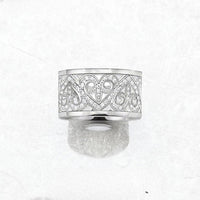 Anello a fascia con cuori arabeschi