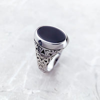 Anello con sigillo nero