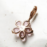 ピンクの花 Charm