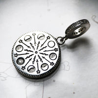 כסף ירח Charm