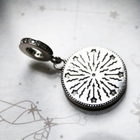 כסף ירח Charm