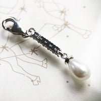פנינת הפנימה של Dropwater Charm