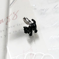 검은 고양이가 매달려 있습니다 Charm