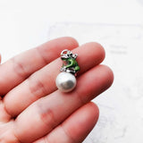 진주와 개구리 Charm