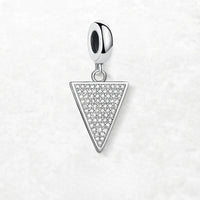 삼각형 흰색 돌  Charm