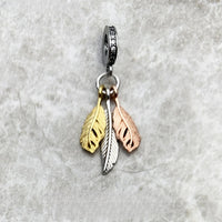 트리콜러 깃털 Charm