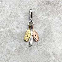 트리콜러 깃털 Charm