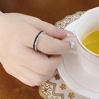 단일 행 블랙 링