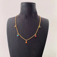 Collar de piedras coloridas