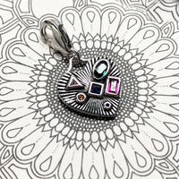 לב צבעוני Charm