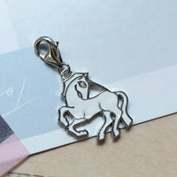 חד קרן לבן  Charm