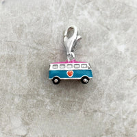 Encanto de autobús de amor de esmalte azul