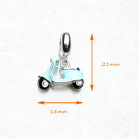Encanto de scooter de motor azul