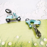 青いモータースクーター Charm