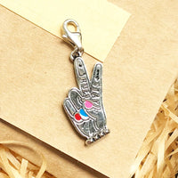 הישאר יד אמיתית Charm