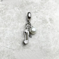 עקב גבוה ופנינה Charm