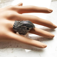 Anillo de cóctel de halcón elegante