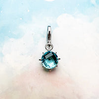 Encanto de piedra azul