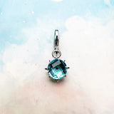 Encanto de piedra azul