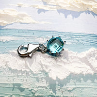 Encanto de piedra azul