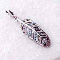 무지개 깃털 Charm