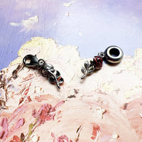 פרח ורד אדום Charm