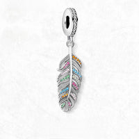 무지개 깃털 Charm