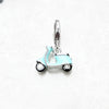 青いモータースクーター Charm