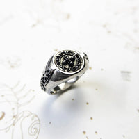 Anillo de encantos de karma