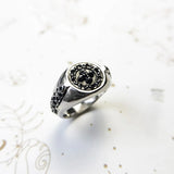 Anillo de encantos de karma