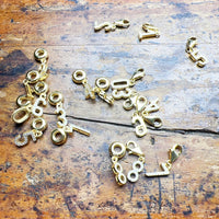 מספר מצופה זהב Charm