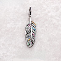 무지개 깃털 Charm