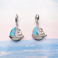 Encanto de bote de vela azul