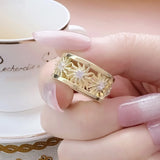 Anillo de banda de oro dorado