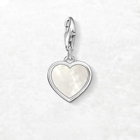 לב מעטפת Charm
