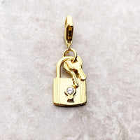 נעילה עם מפתח Charm תִליוֹן