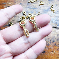 מספר מצופה זהב Charm