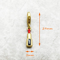 שפתון אדום מוזהב Charm