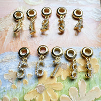 מספר מצופה זהב Charm