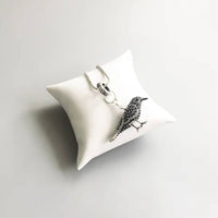 검은 까마귀 펜던트